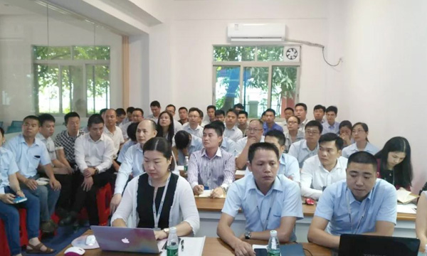 聚焦目标，全力以赴——2018年杏鑫娱乐年中会议圆满举行